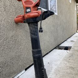 Black & Decker 12 Amp Blower/  Vacuum/Mulcher - 230 mph Air Speed - AC Supply