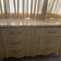 Dresser & matching mirror 