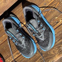 $2 Used Shoes Size 5Y