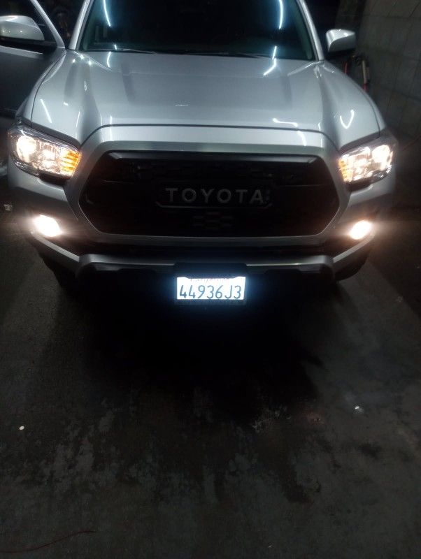 Toyota Tacoma OEM Front Headlights