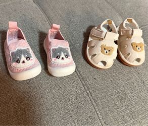 Baby shoes 2c