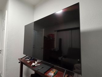 **65" Samsung Smart TV – Great Condition**