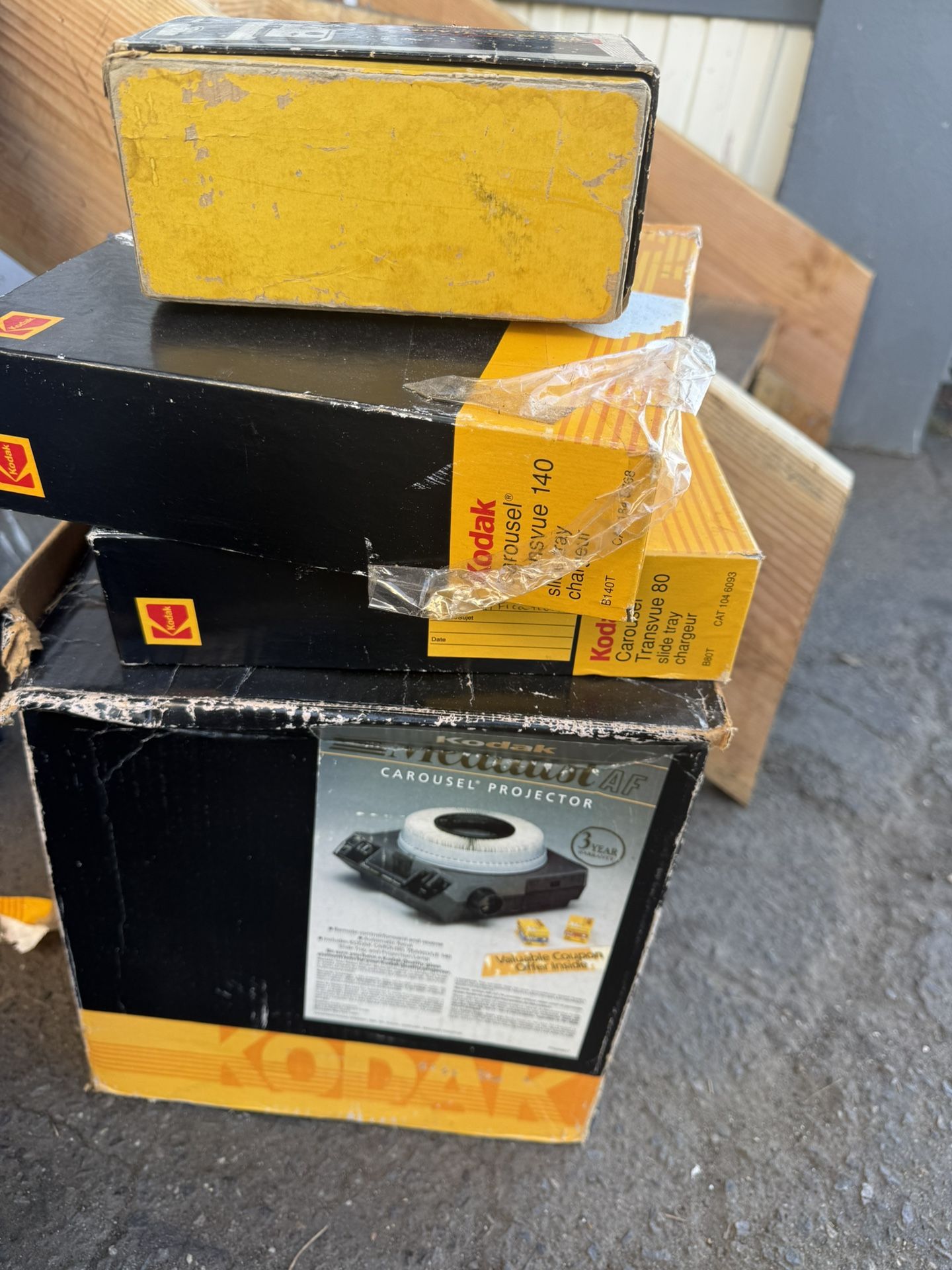 Kodak Carousel Projector With Slide Trays. Works!