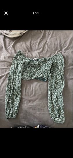 holister floral off sleeve green and white