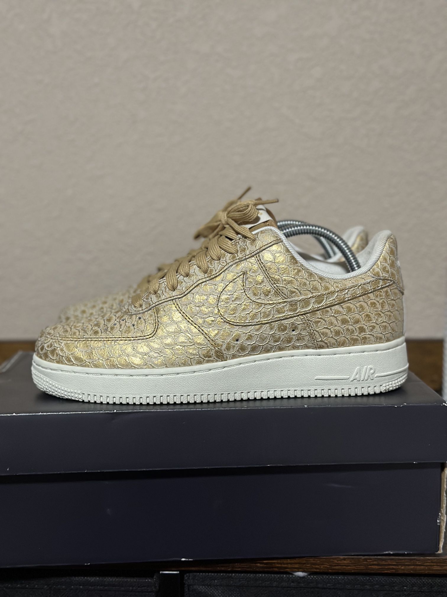 air force 1 low golden scales size 8 