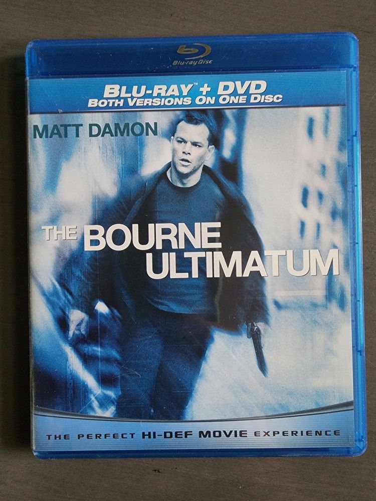 The Bourne Ultimatum Blu Ray (Case Cracked, Digital Code Not Included)