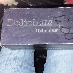 Delicious size 7 sandal pump