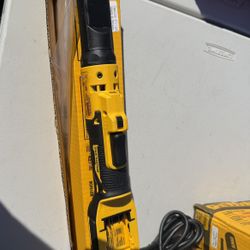 DEWALT 20-Volt Cordless 3/8 in. to 1/2 in. Ratchet (Tool-Only