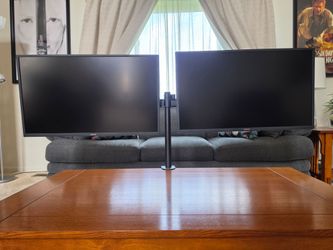 Set of 2 Samsung 32" 4K UHD computer monitors #UJ59 with adjustable stand