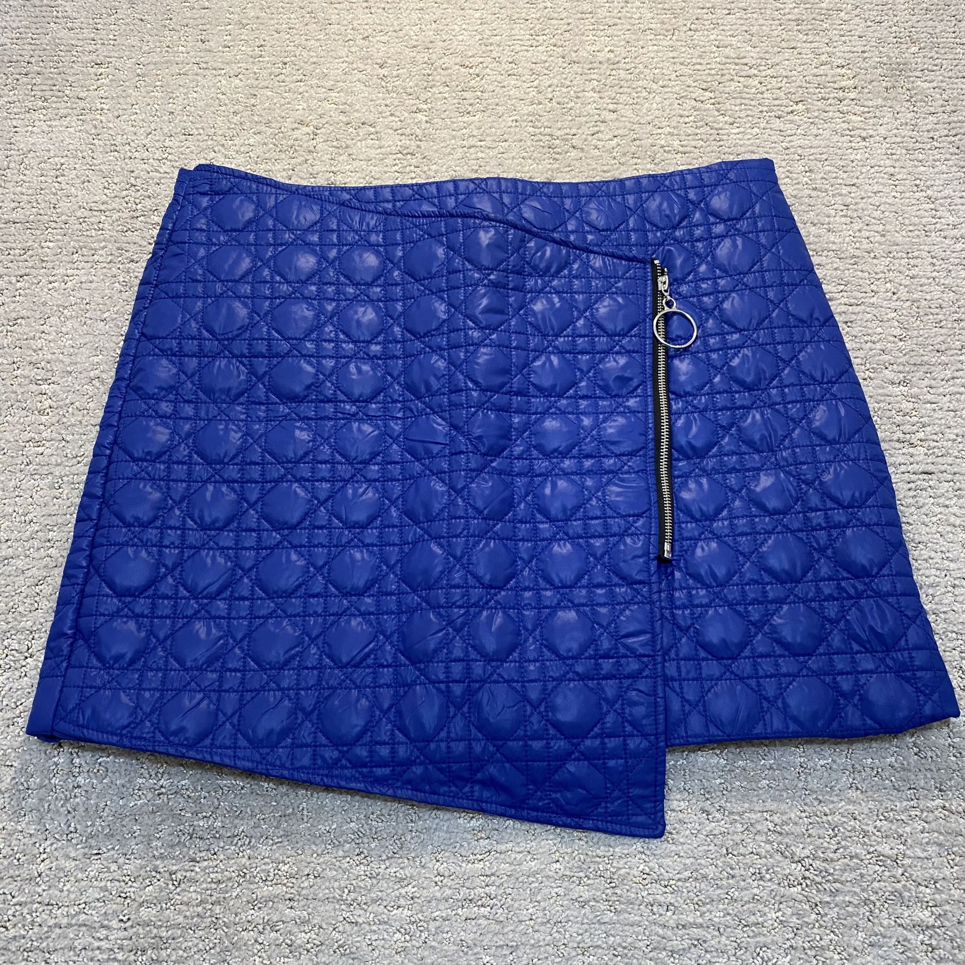 Quilted blue zip up skirt.