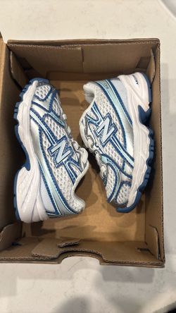 Kids tennis shoes