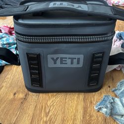 Yeti Hopper Flip 12