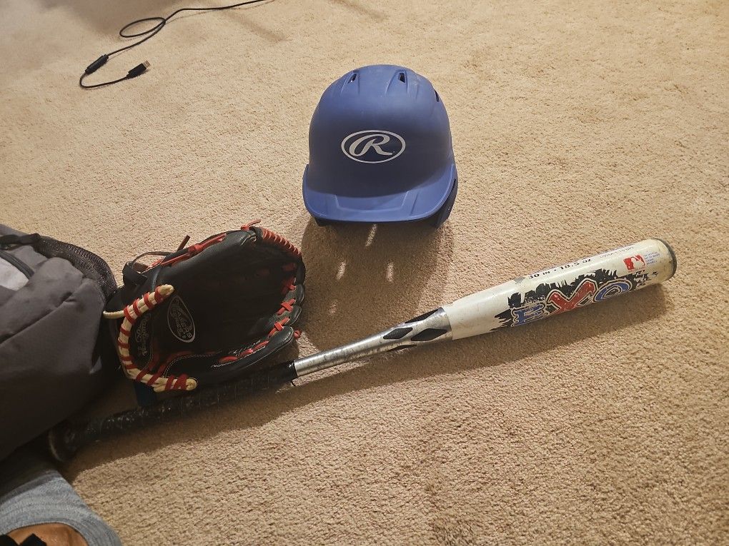 Baseball Bat, Helmet, Glove 11"