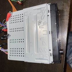 Dual 7’ singled In Radio (Bluetooth, DVD, FM)