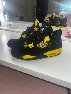 Jordan 4 Thunder