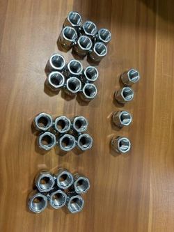 24 pcs plus 4 extra so 28 total M14X1.5 Open Acorn Bulge Lug nuts