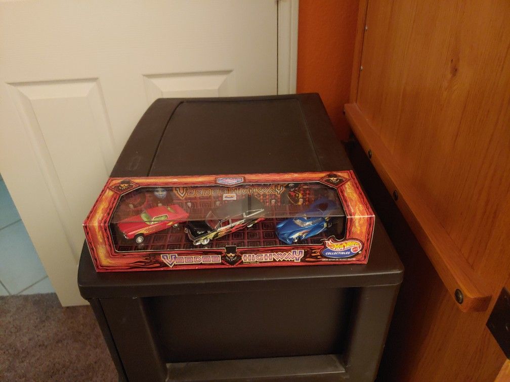 HOT WHEELS COLLECTIBLES CUSTOM SERIES 2.