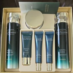 Isa Knox PRO SKIN CARE KIT...NEW!!