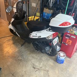 Beatbox Scooter, 49cc  