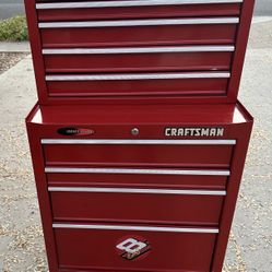 Craftsman roll around tool box. Ball bearing slides and all drawers are in good condition.