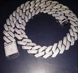 Cuban link chain silver mossionate brand new