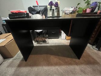 Black Desk