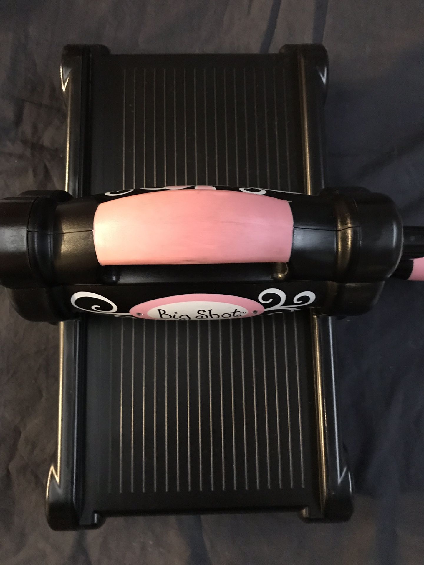 SIZZIX BIG SHOT DIE CUTTING AND EMBOSSING MACHINE PINK AND BLACK WITH  MAGNETIC PLATFORM AND CUTTING PLATES AND DIE for Sale in Riverside, CA -  OfferUp