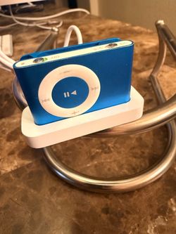 Apple iPod Shuffle 2nd Generation Model A1204 1GB Blue with Charging Dock