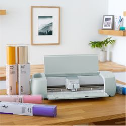 BRAND NEW CRICUT EXPLORE 3