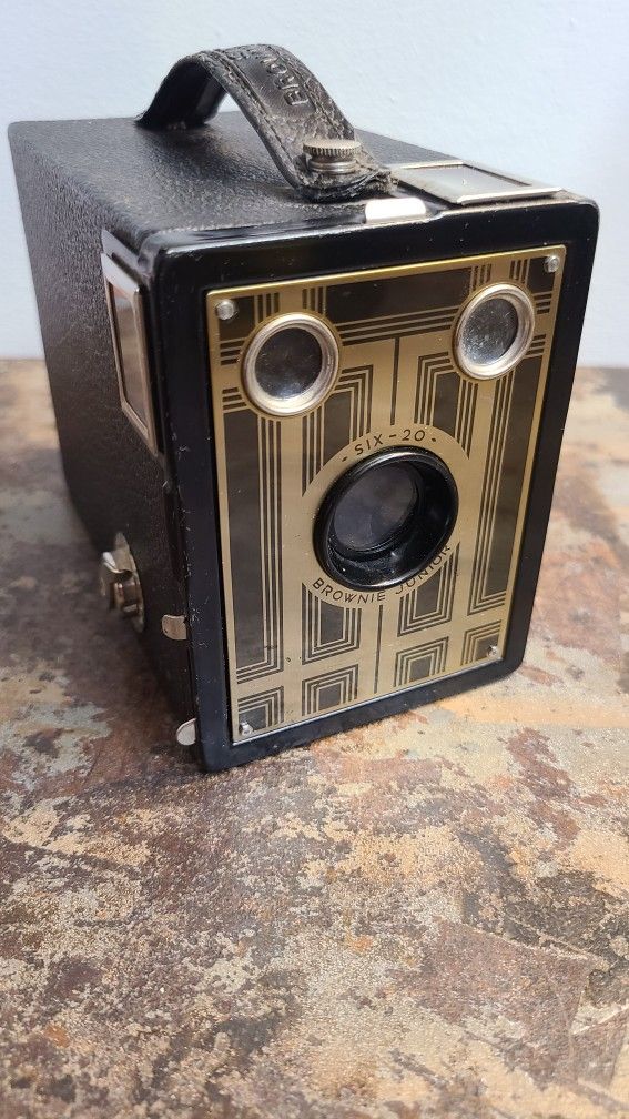 Vintage 1930s Kodak Brownie Junior Six 20 camera, untested.

