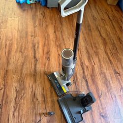 Eureka Hard Floor Cleaner with charger