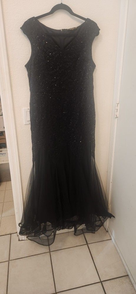 Black Elegant Evening Gown/ Dress Great Condition