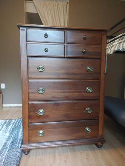 Five drawer chest of drawers, dresser