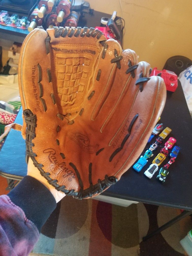 Rawlings Baseball Glove