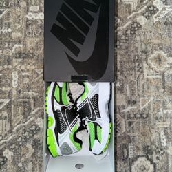 Nike Size 6.5 Men Brand New 