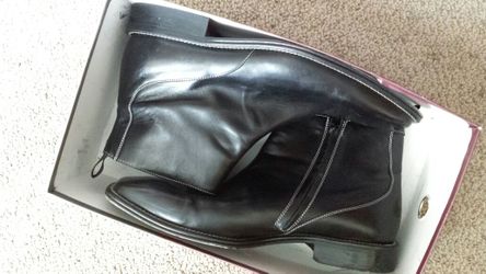 Men's black leather Size 9 boots