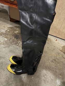 Cordova Steel Shank Boots Size 11