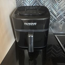 Nuwave Brio 8-Quart Air Fryer – Powerful 1800W, Digital Display, Smart Thermometer, 100 Presets – Like New
