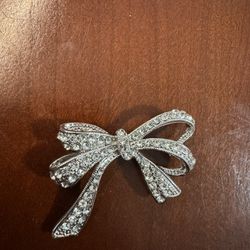 Crystal Knot Tie Brooch Jewelry 