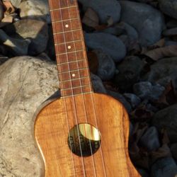 1950S KAMAKA "GOLD LABEL" KOA SOPRANO UKULELE