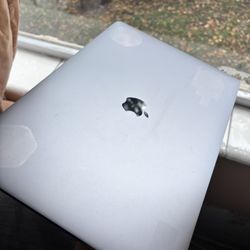 MacBOOK PRO 15 in, 2017, 250 GB