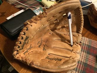 MacGregor M8T Greg Luzinski model baseball leather glove 11.5” with 2 baseballs, Plainfield