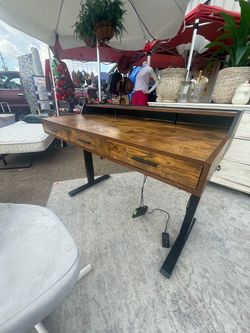 Nice desk $50