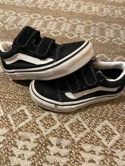 Girls size 4 old skool vans