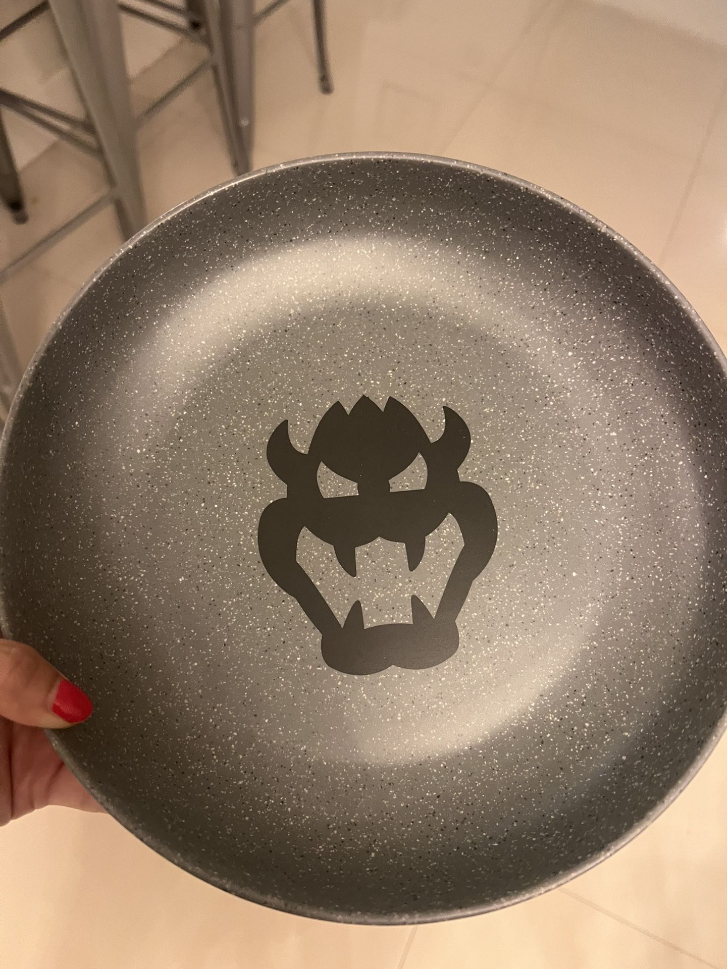 Super Nintendo World - Bowser Plate 