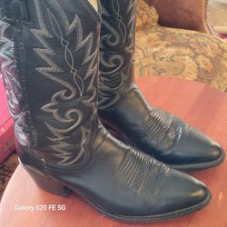 Boots ,western ,size 71/2 D (wide fit) well made ,black with stitch designs. Made by DanPost
