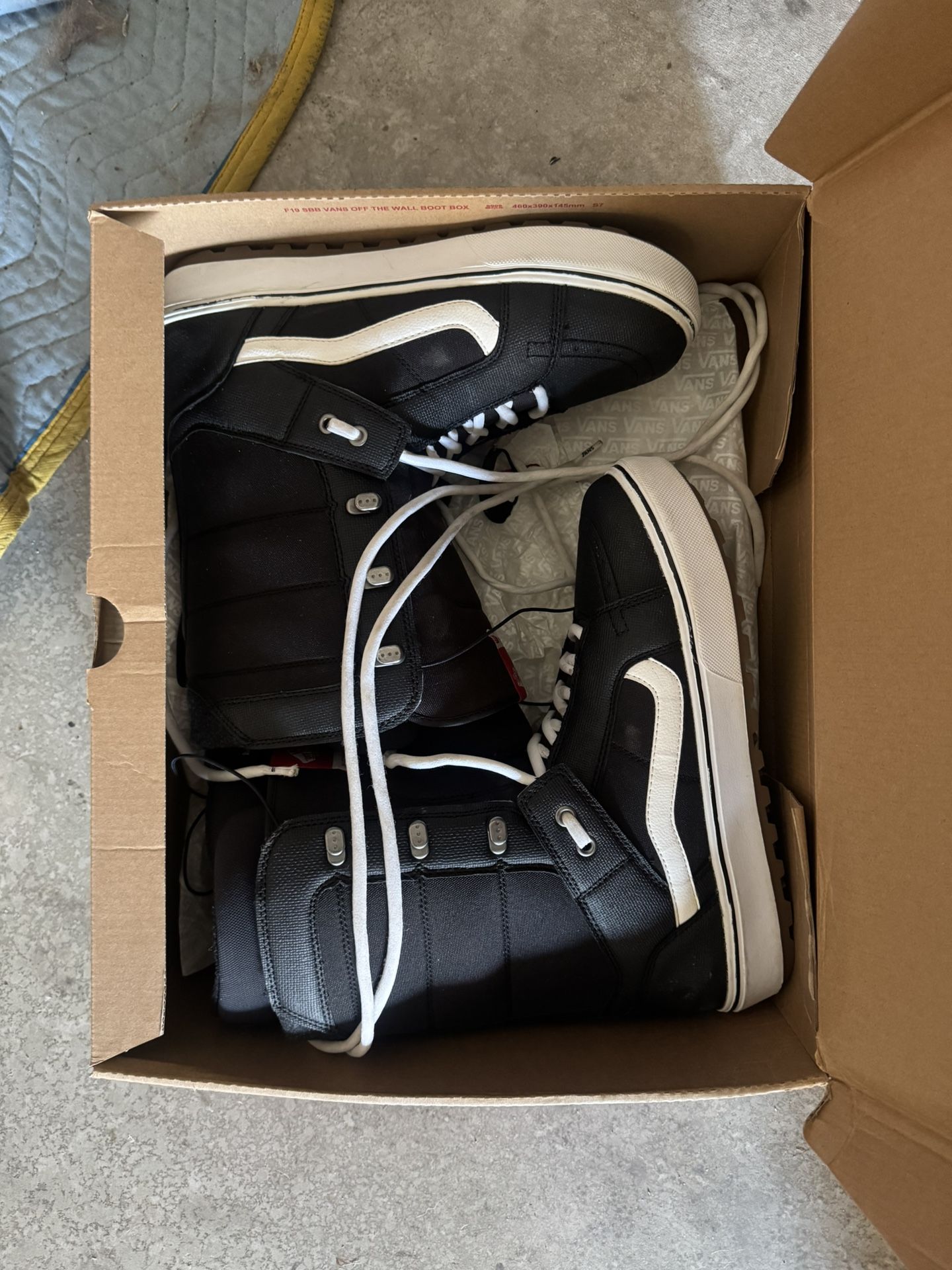 New Vans Snowboard Boots M13