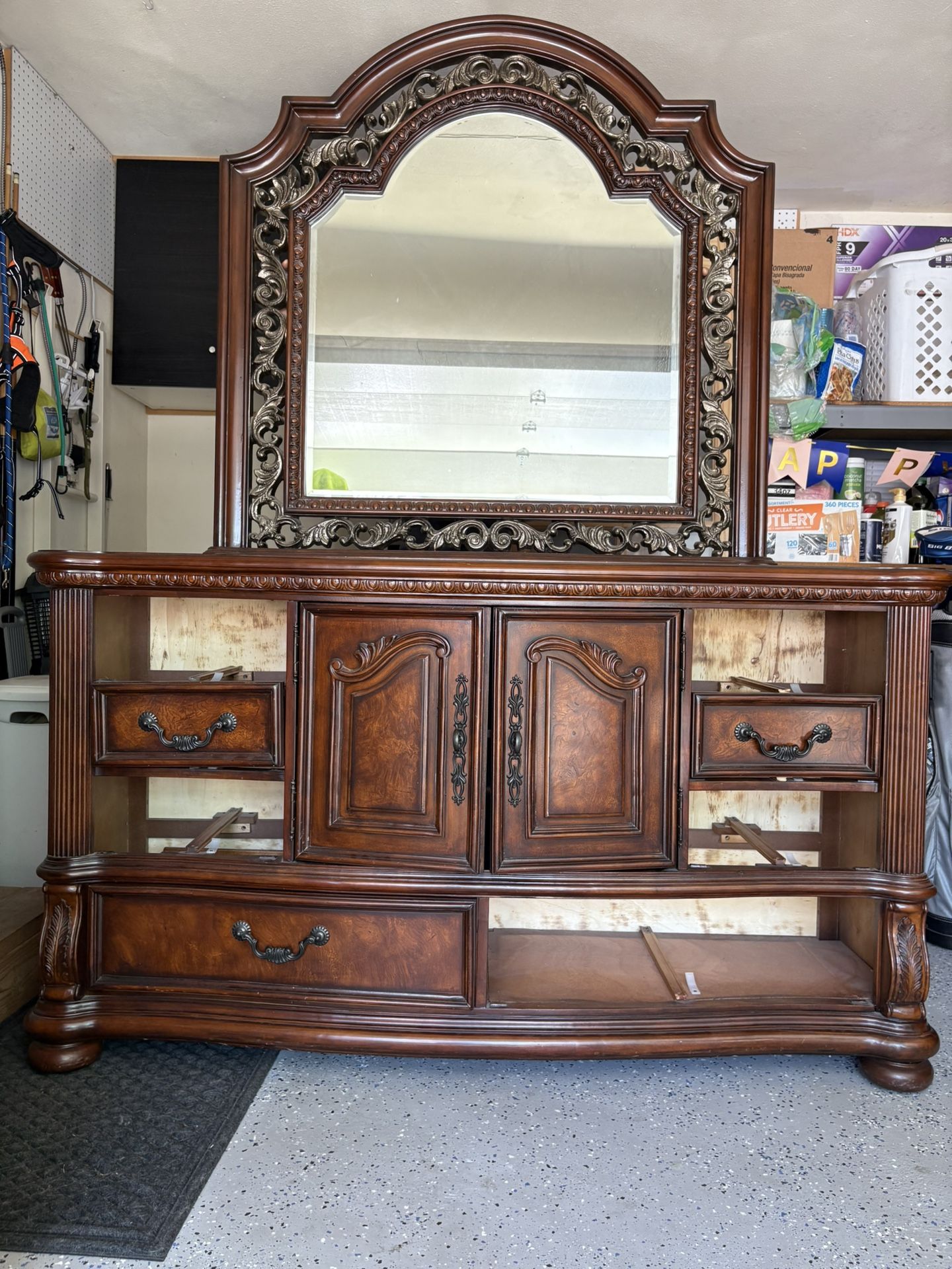 Dressor with Mirror