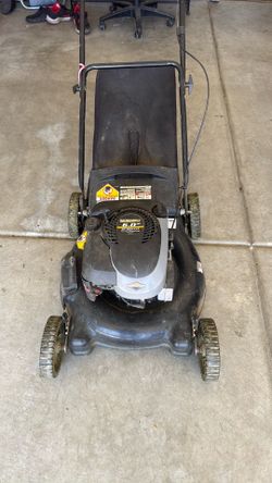 Yard machines lawnmower  21 inch 6.0 hp in excellent condition