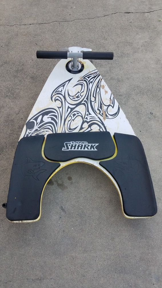 FUZION LAND SHARK 4 WHEEL KNEEBOARD
